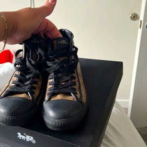 Men’s coach sneakers!! Out of stock! A little dusty but excellent condition!